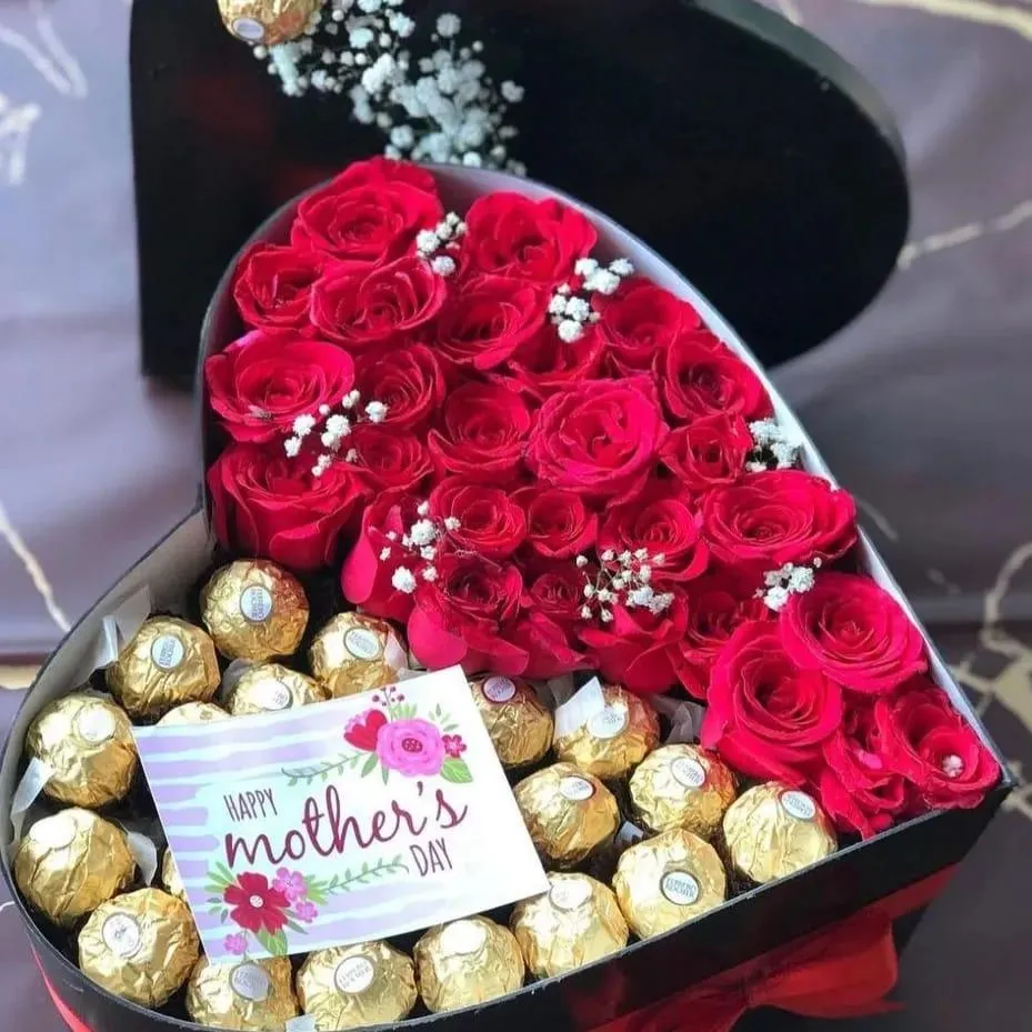 Send a gift to Pakistan with a Love You Mom Mug and Chocolate Set