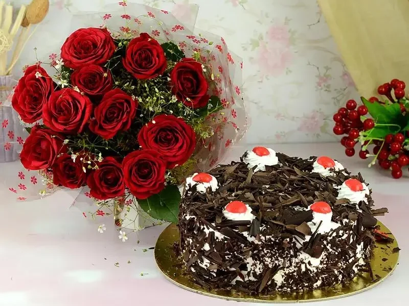 How to send a gift to Pakistan with Layers Bakeshop Mother’s Day Cake